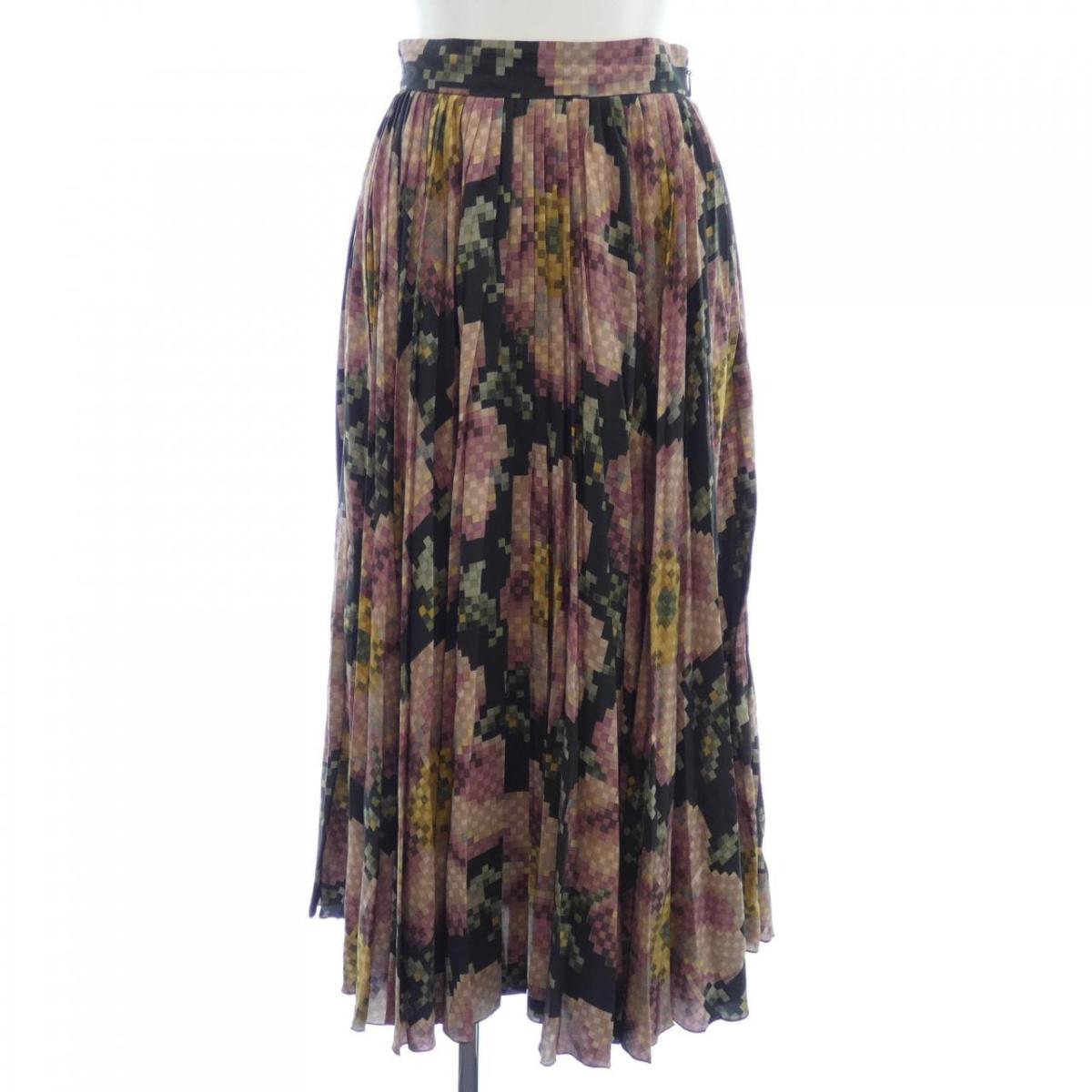 GUCCI グッチ 花柄 シルク プリーツ　ロングスカート 38サイズ GUCCI - ⚫︎GUCCIグッチ多色花柄シルクスカートの通販 by