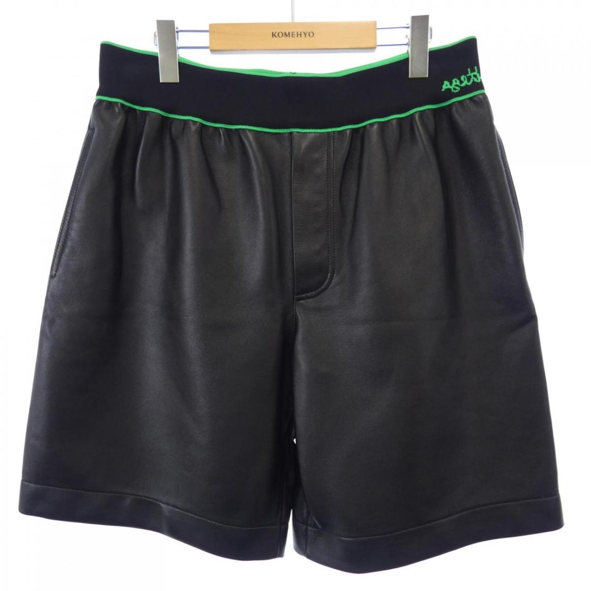 ボッテガヴェネタ　羊革レザー キルティング ハーフパンツ 羽毛黒 ボッテガヴェネタ 羊革レザー キルティング ハーフパンツ 羽毛黒