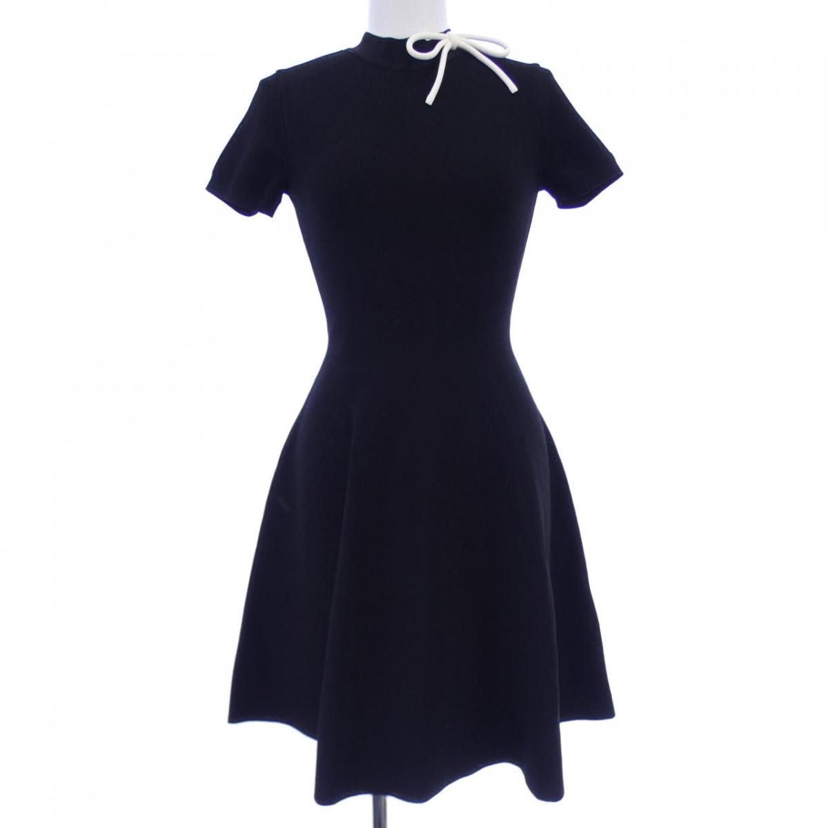 VALENTINO ブラックドレス レース袖 VALENTINO ブラックドレス レース袖 VALENTINO ブラックドレス