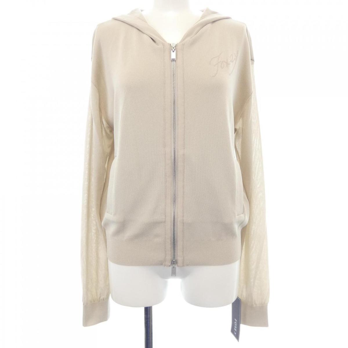 新品同様✨フォクシー リラックスフーディーカーディガン ベージュ 38 ロゴ入り FOXEY(フォクシー) Cardigan Relax Houdieフーディー37464