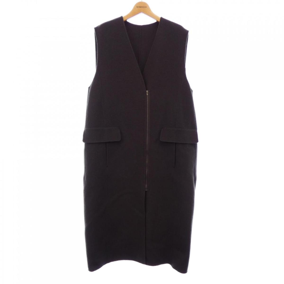 美品　2025 RhodolirioN ロドリリオン　中綿入ベスト　ジレ 美品 2025 RhodolirioN ロドリリオン 中綿入ベスト ジレ - メルカリ