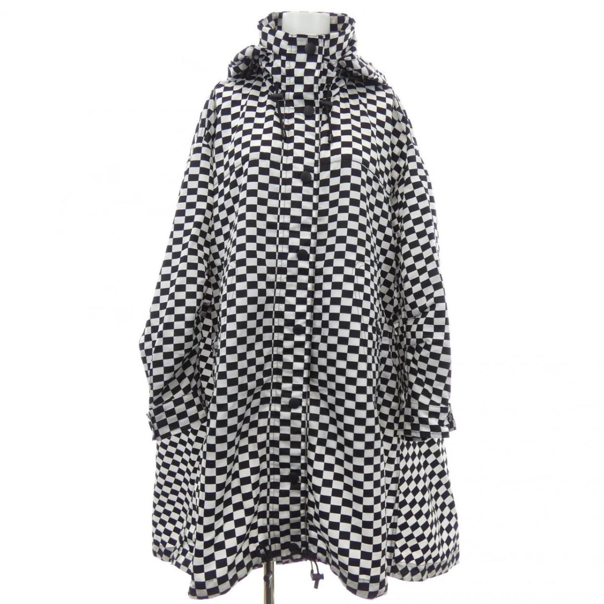 ディオール CHRISTIAN DIOR 8E27A01A1210 厚地の外套【中古】