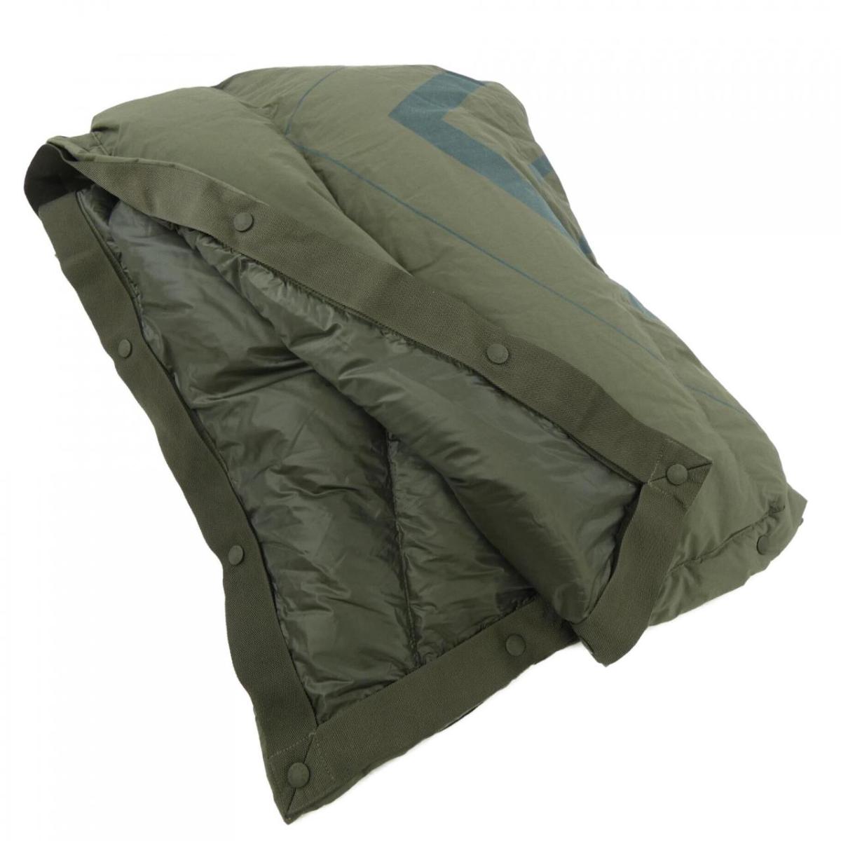モンクレール MONCLER I209R3G00001 ブランケット【中古】｜KOMEHYO ONLINESTORE 店