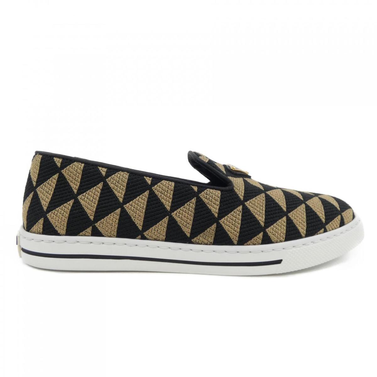 プラダ PRADA ３角形ロゴタイプ 1S942M スニーカー【中古】