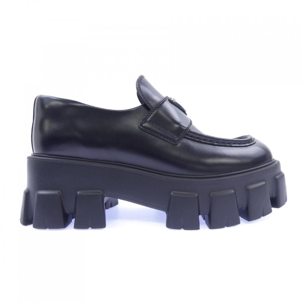 プラダ PRADA モノリス ローファー トライアングルロゴ 1D649M シューズ【中古】