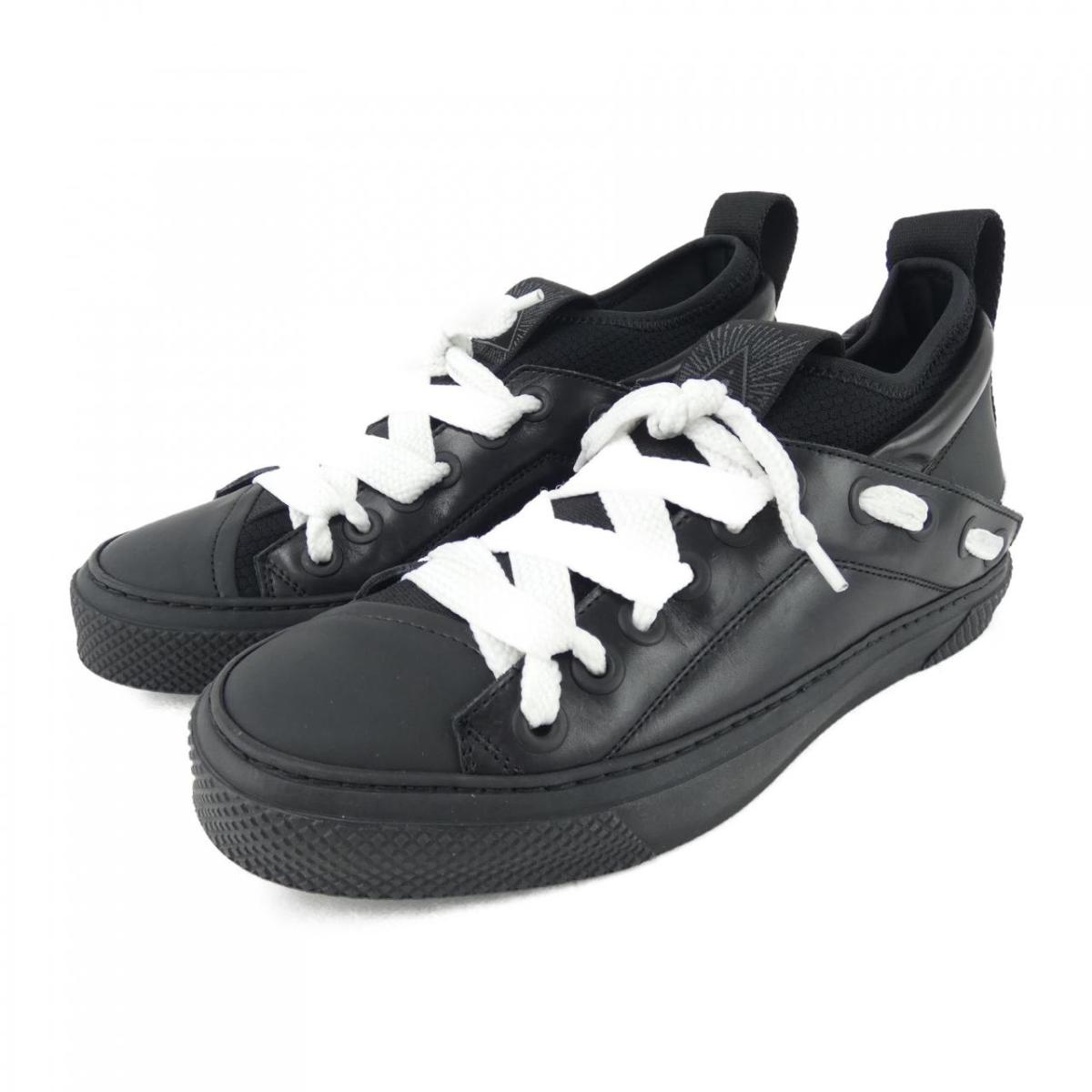 全日本送料無料 未使用品 Triangular スニーカー 中古 新発売の Www Tajbar Com Br