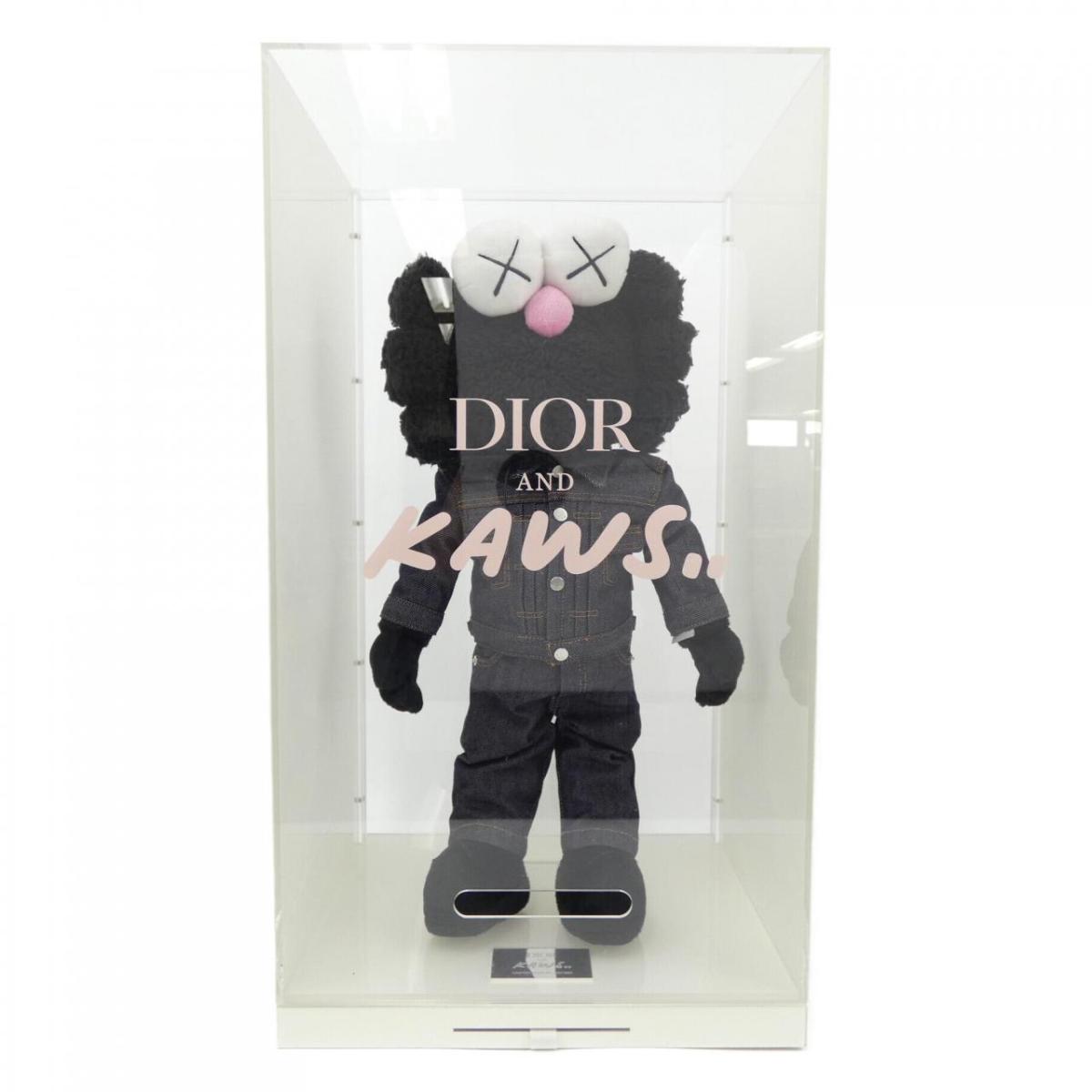 DIOR×KAWSキーホルダー美品ディオール×カウズ 楽天市場】Dior×Kaws Bee Charm カウズ ビーチャーム
