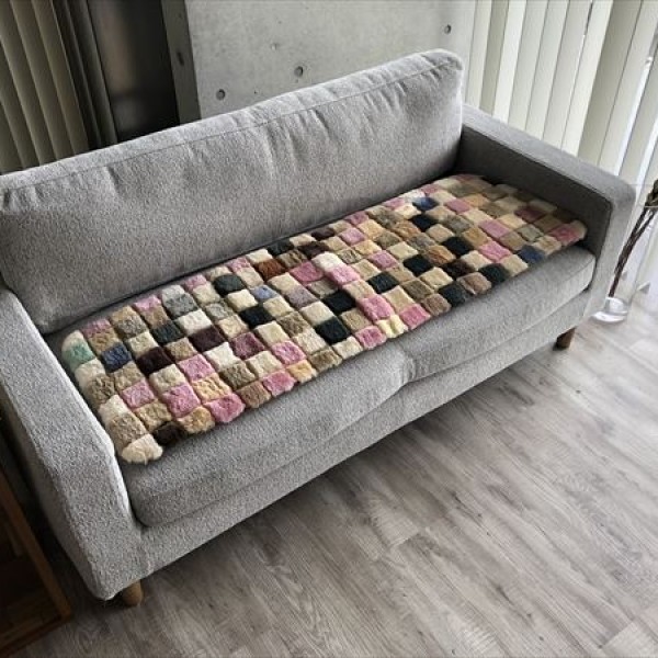 1000円クーポン&最大80％OFF/ 天然羊毛 ムートンモザイク シートクッション 40×120cm クッション・座布団 クッション 44486080010 天然羊毛 保温 弾力性 吸湿性 発散性 夏 サラリ エピキューティクル 冬 ほっかほか