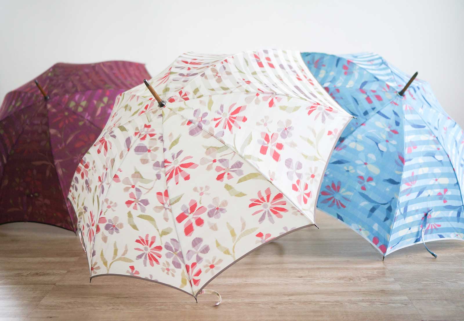 楽天市場 日傘 晴雨兼用傘 レディース 日本製 長傘 甲州織ボーダーフラワー 55cm8本骨 Uvカット おしゃれ かわいい ナチュラル 花柄 ギフト 職人 手作り 絹 ボーダー 日よけ 小宮商店