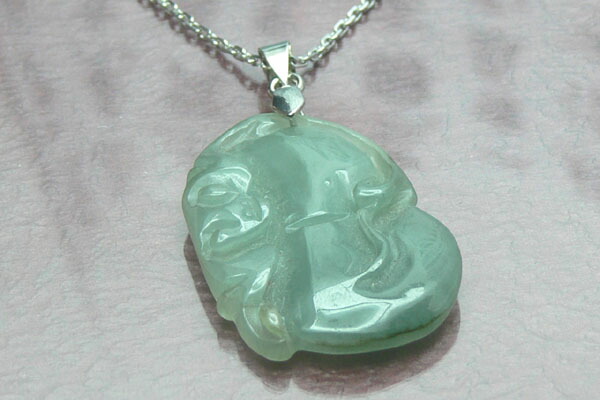 楽天市場】ヒスイ(翡翠)のシルバーネックレス・ブローチ「えんどう豆