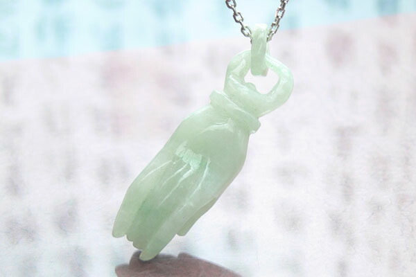 楽天市場】ヒスイ(翡翠)のシルバーネックレス・ブローチ「えんどう豆