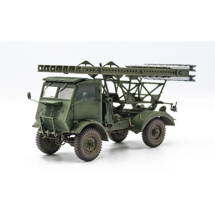 ドイツレベル 1/35 BM-13-16 on W.O.T. 8 chassis プラモデル 組立 ハセガワ 3338