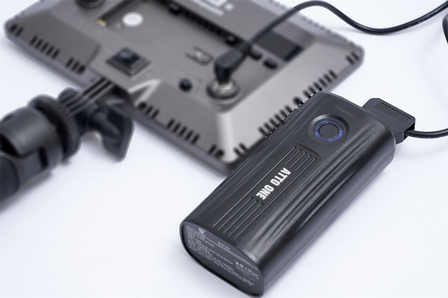FXLION ミニマルチ電圧ポータブル充電式バッテリー ATTO ONE DタップとUSB付き 写真ライト、カメラ、電話、ノートパソコン用
