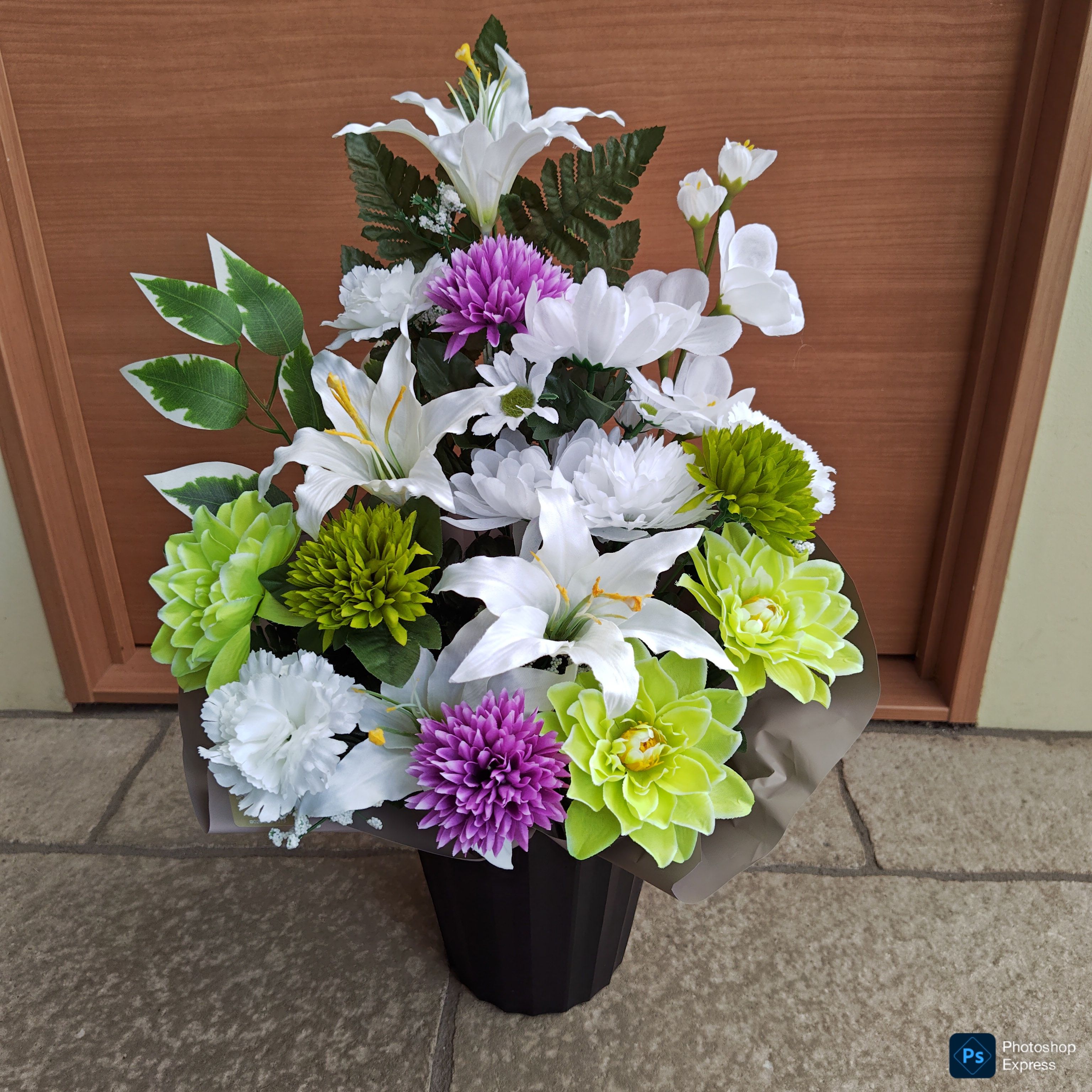 造花 お供えアレンジメント おまかせアレンジメント 造花 花 アレンジ お供え お悔やみ 一周忌 枕花 命日 法要 法事 仏前 癒し 故人の方へ 贈り物 お彼岸 お盆 四十九日 喪中見舞い｜花のまちころぼっくる