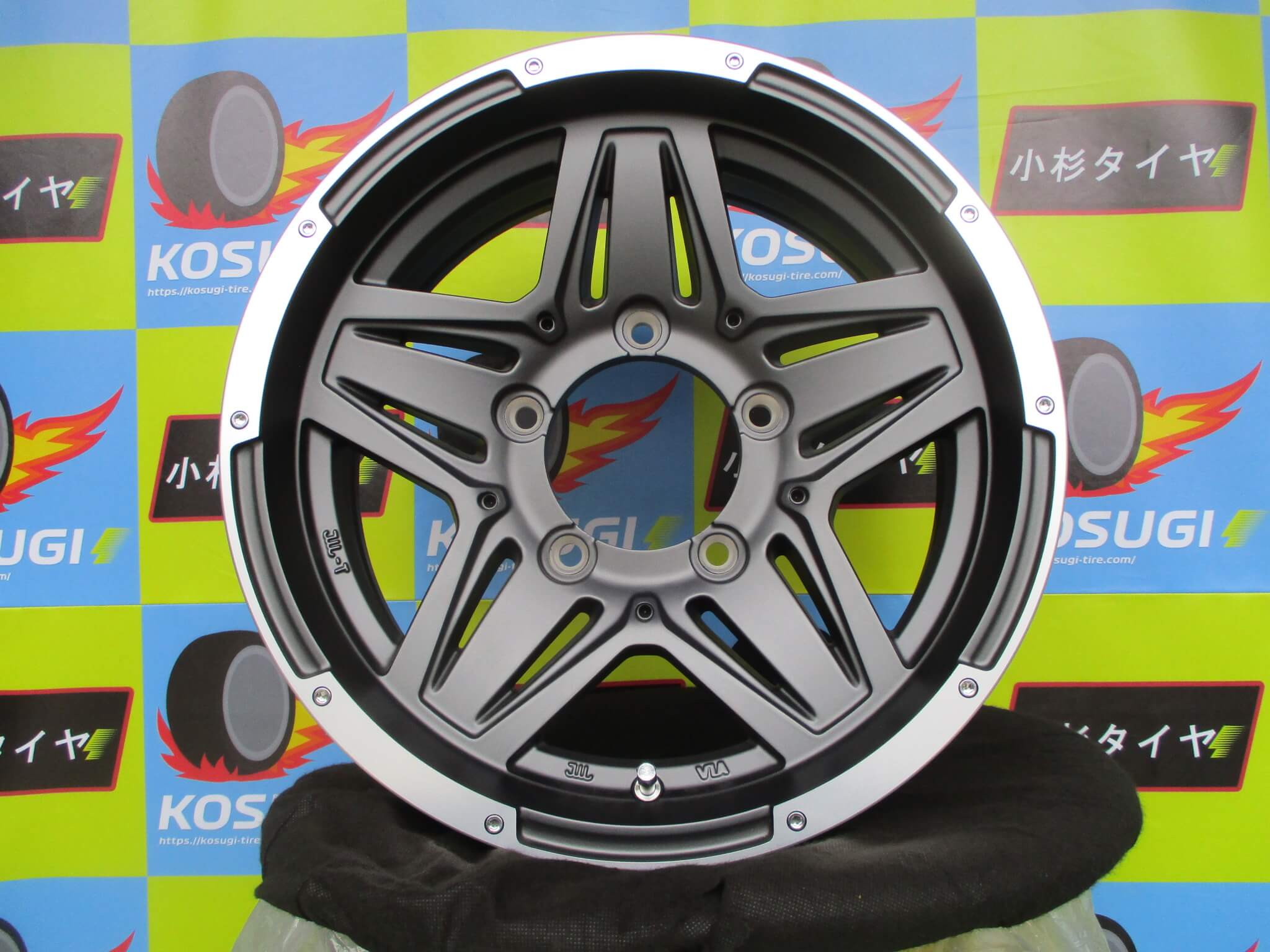 た*し様 VENES SUV M7BR１５インチアルミホイール&タイヤ4本ハイエ 楽天市場】新品4本セット VENES SUV ヴェネス M7BR 6J-15 ±0 139.7 5H