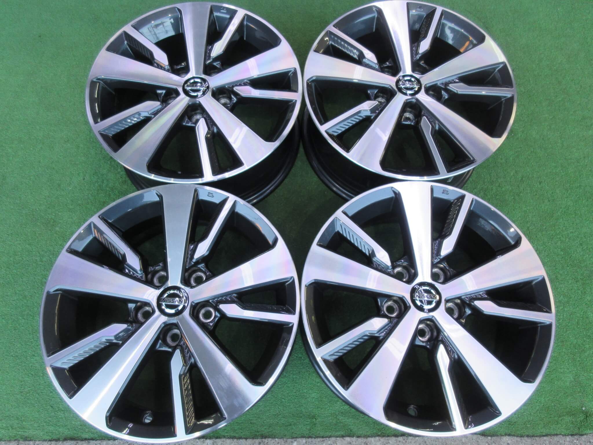 【中古】日産　リーフ純正ホイール　6.5J-16 5H114.3 +40　人気のブラックポリッシュカラーになります！