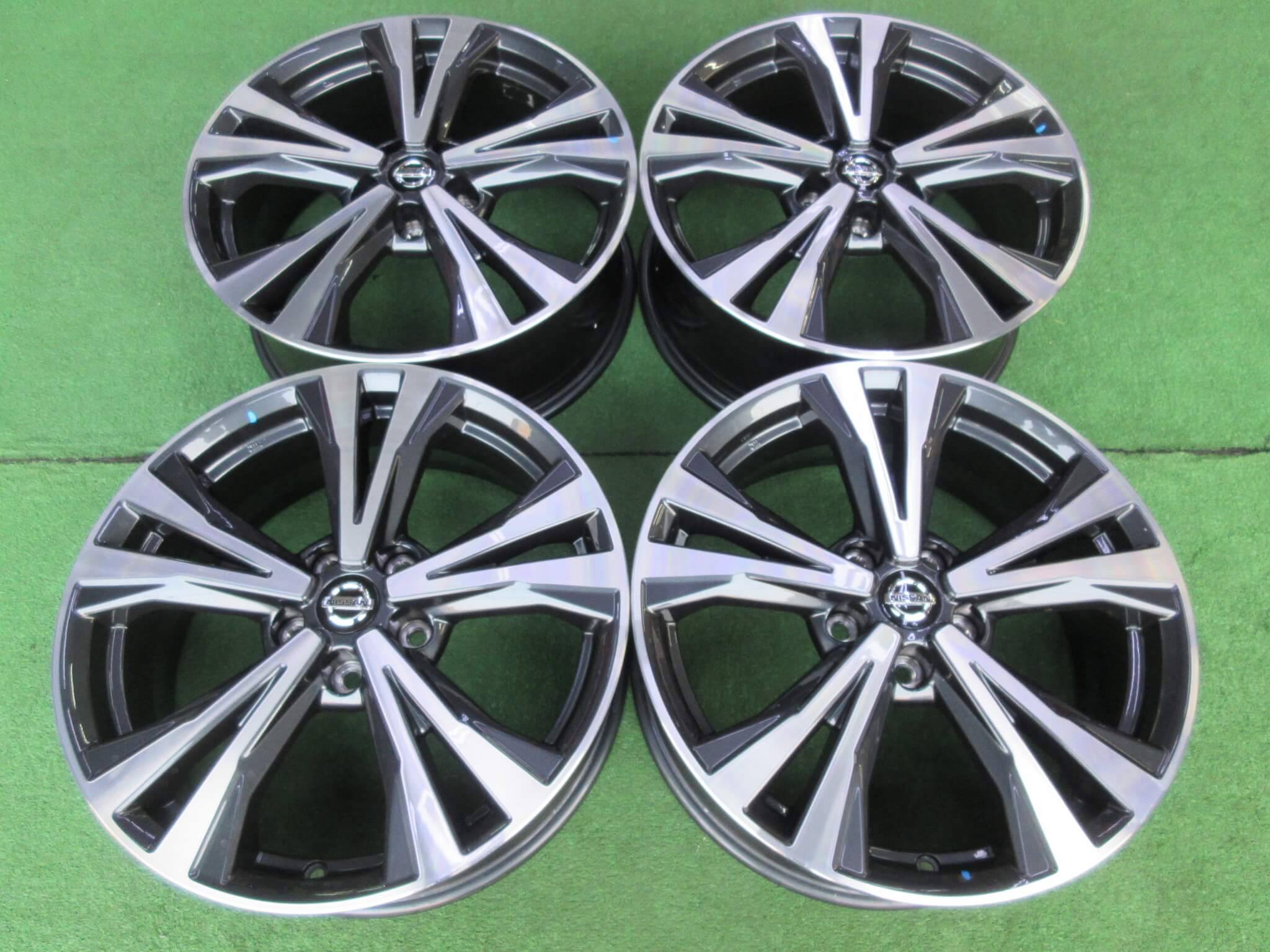 【直接引き取りor近隣の方限定（群馬県高崎市）】日産エクストレイル純正ホイール 直接引き取りor近隣の方限定（群馬県高崎市）】日産エクストレイル純正