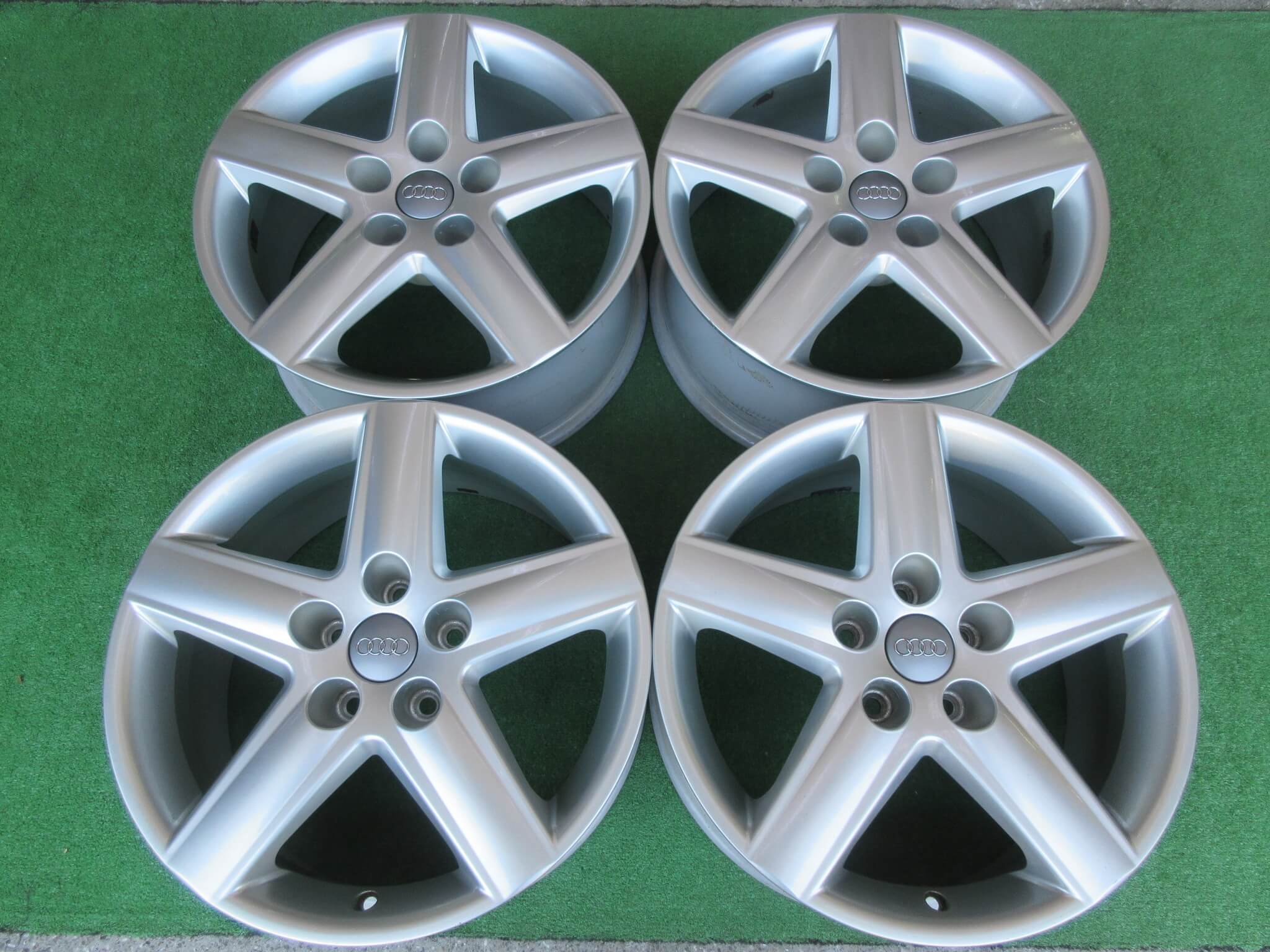 【中古】アウディ純正ホイール　7.5J-17 5H114.3 +45 57.1パイ スタッドレス用いかがですか？｜小杉タイヤ販売 28,600円