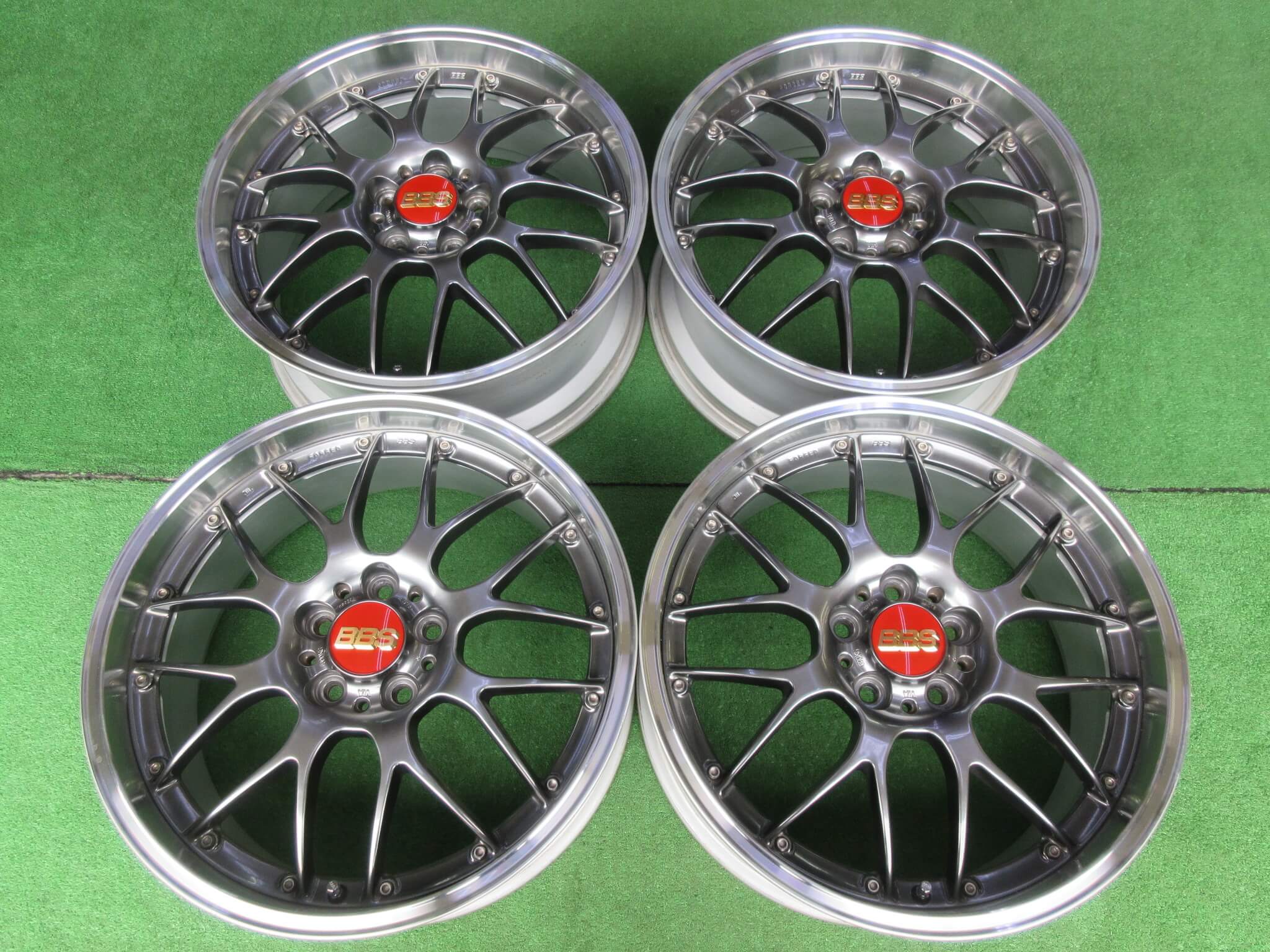 【中古】ＳＡＬＥ 期間限定値下げ！￥500,500が！ ＢＢＳ ＲＳ-ＧＴ RS989　8J-19 5H114.3 +52 レッドセンターキャップ、ＢＢＳ専用ナット