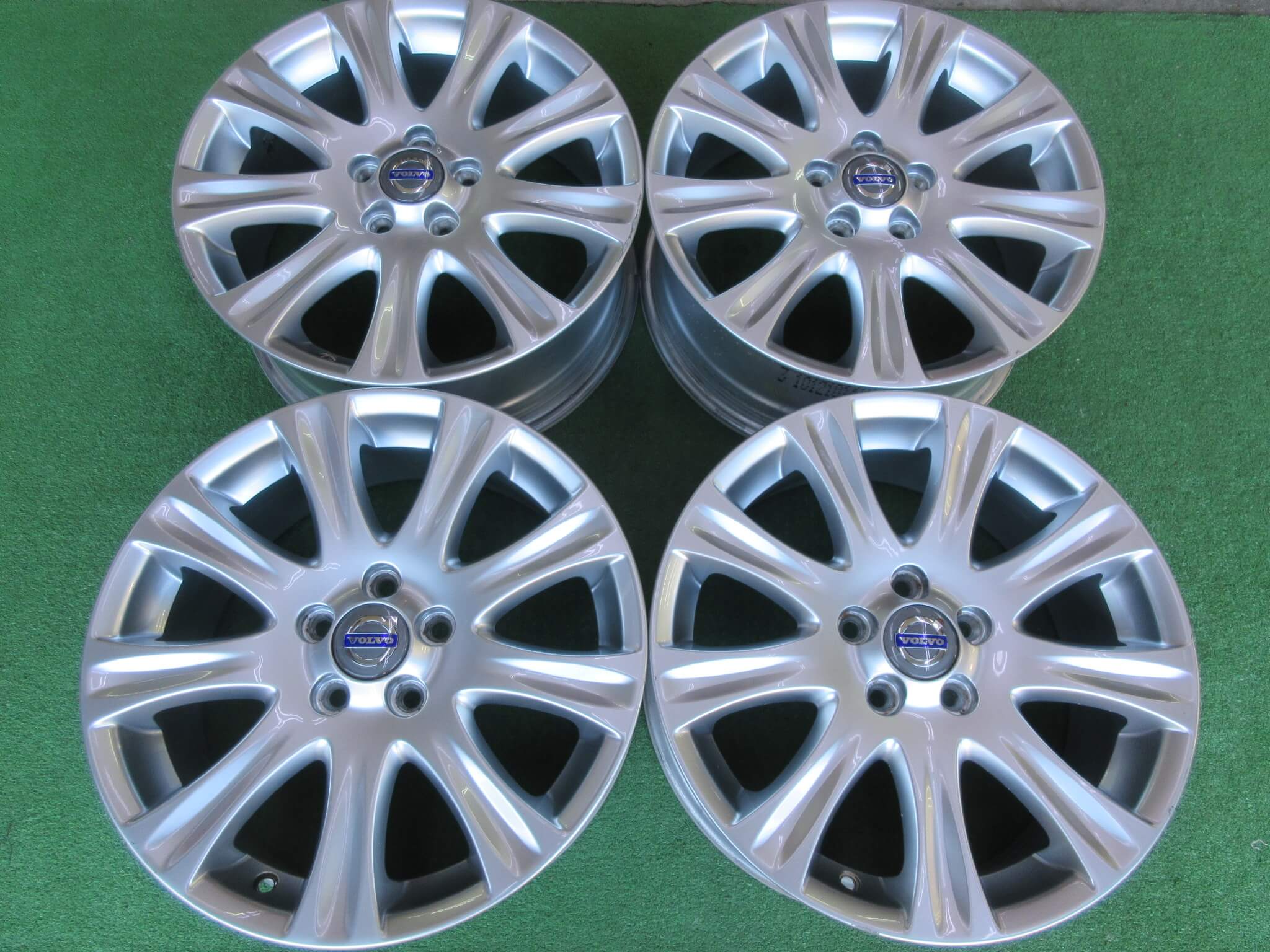 【中古】ボルボ V70純正ホイール 7J-17 5H108 +50 スタッドレス用にいかがですか?|小杉タイヤ販売