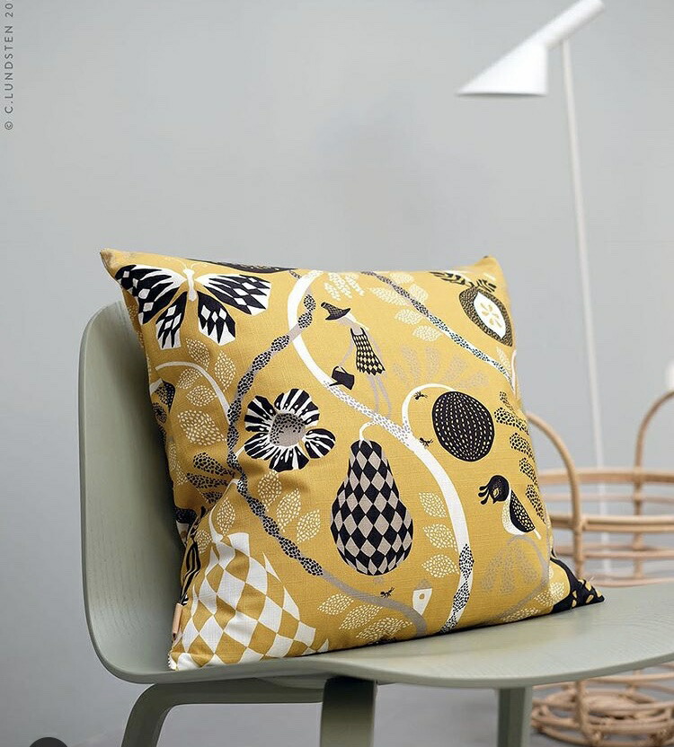 楽天市場】クッションカバー オードリーヘップバーン 猫 紫系