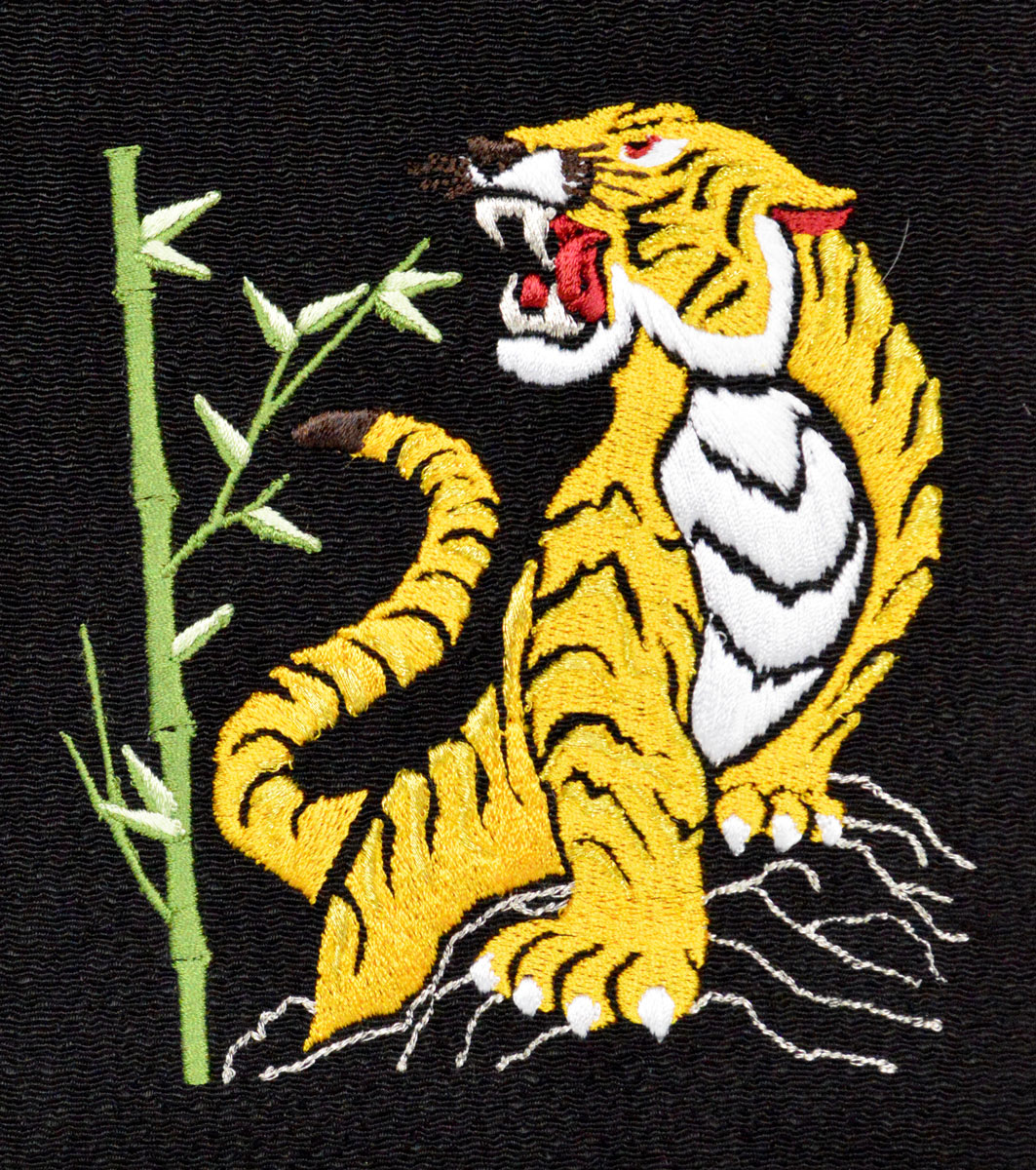 名前旗 特中 猛虎ちりめん生地 黒 お名前 生年月日は無料 勇ましい刺繍の絵柄 飾り房 木製台付き サイズ変更は追加料金 Boundarycapital Com