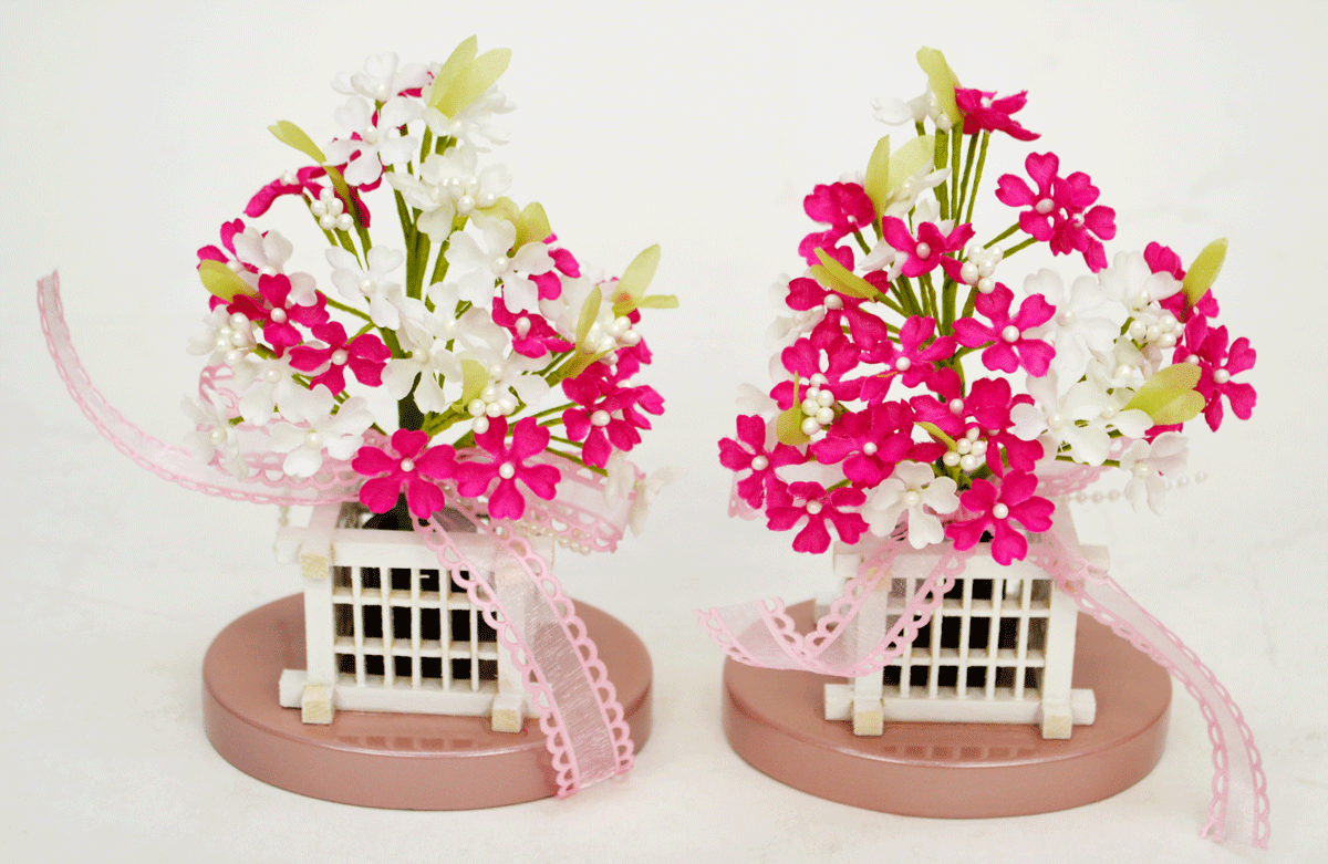 【ひな人形】 飾り花 絢花（あやか） 紅白桜・白塗り木製井垣 25号　※高さ　約14cm ※手作り品の為、多少サイズが変わります。