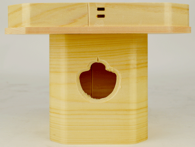 【三宝】六寸　ひのき三宝 本造り　桜皮止め具仕様 ※国産の檜（ひのき）を使用。 ※商品は箱なし。 ※天板と下台が分かれるタイプ