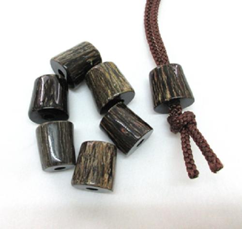 呉牛付属物部分品、角そのまま玉（生まれながら皮付）。特上黒（生まれながら色）。７個（書き割り）の通貨価値。長さ20m/m・穴抜き材・紐穴の径5m/m・芯耐久性。日本製。ゆうパケット便。