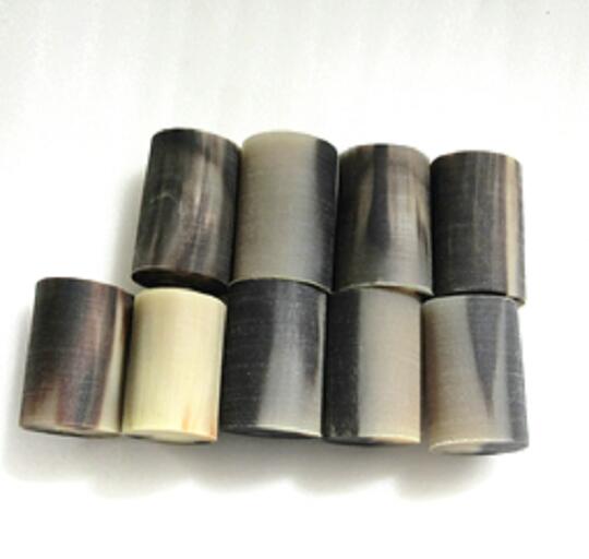 ◎水牛工芸材料、小判型筒26。プロ用（業務用）。色物（天然色）。直径26m/m・長さ40m/m7個＋長さ35m/m2個・芯持ち材。9個（セット）の価格。マーブル（天然色）。日本製。ゆうパケット便。｜水牛のコヤマ