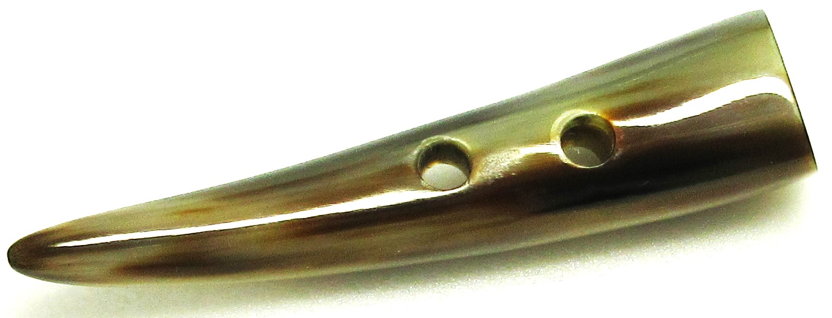 水牛ダッフルボタン・85ｍｍ。特上白黒（天然色）・長さ85m/m・木口の径21×18m/m。二つの画像は同一のものです。日本製。ゆうパケット便。