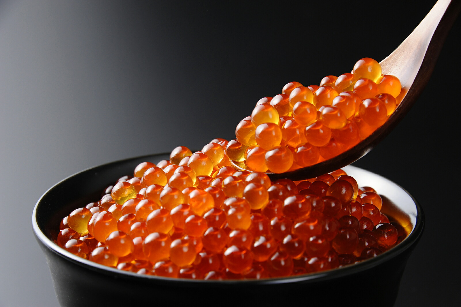 シラリカ生いくら　1kg（250g×4）<br>たれ別添（30g×4）<br><br><br>広洋水産　こうよう水産　こうようすいさん　いくら　イクラ　ギフト