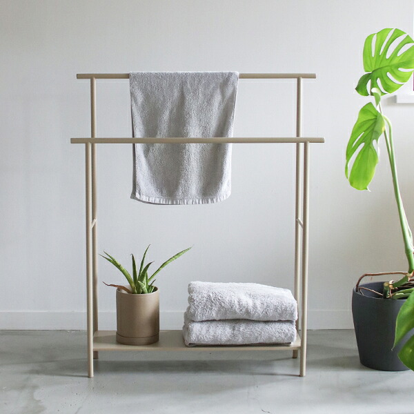 Ferm Living Dora ドーラタオルスタンド ブラック カシミア ホワイト 北欧 タオルハンガー インテリア ファームリビング 日本正規販売店品【お取り寄せ / ブラック：国内在庫あり】｜KOZLIFE　コズライフ