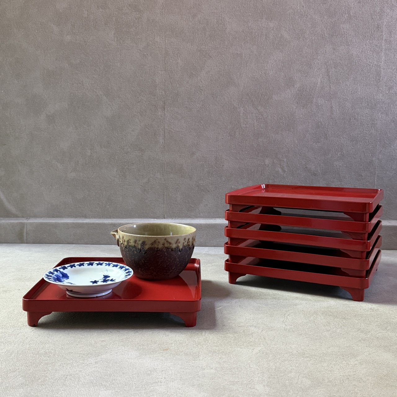 皆朱 御膳 会席膳 25.2cm角　12枚組　0012　お膳 漆器 天然木 漆会席 汁椀 漆器 プレート【中古】 古美術 骨董 アンティークJAPAN antique vintage tableware lacquerwareA simple small tray that gives you the taste of wood.｜加賀美術店