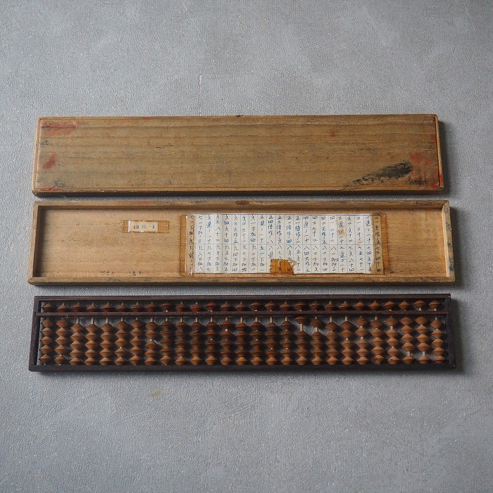 （９）希少古民具文房具　7玉　算盤　そろばん　　箱入り　２７桁と長いものです。特に大きな欠点はありません。 巨大 7玉算盤 ケース入り ７つ玉そろばん 16進法 0066文具