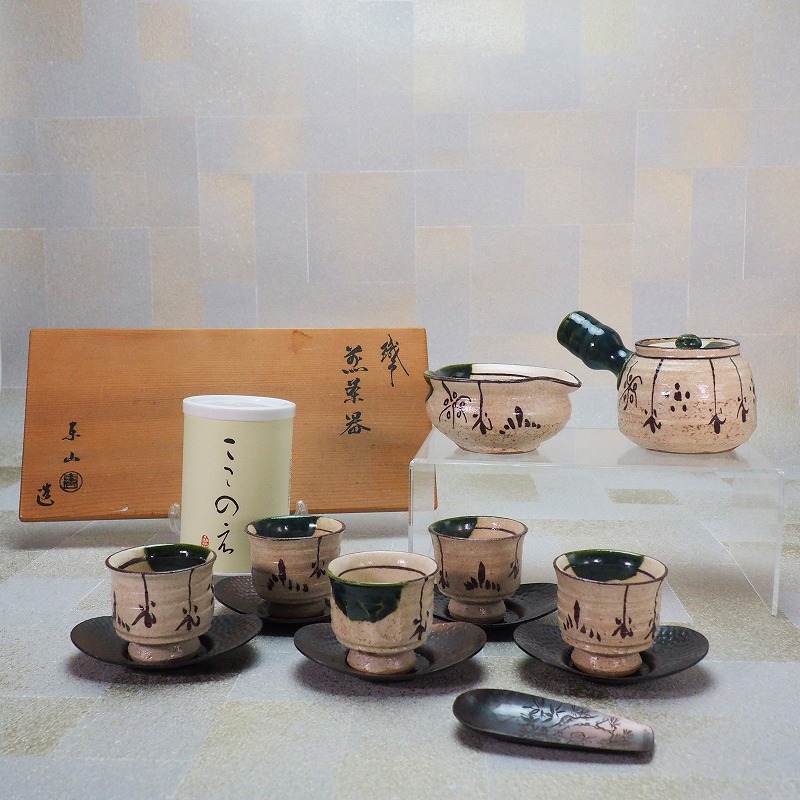 Japanese tea utensils set Oribe　0002織部焼の茶器セット＋純銅茶托＋純銅茶さじ+煎茶１袋（急須1客・湯冷まし1客・茶碗5客）0171骨董 茶道 煎茶道 茶道具 陶磁器 煎茶セット【中古】JAPAN japanese antique vintage Japanese pottery and porcelain teaware｜加賀美術店