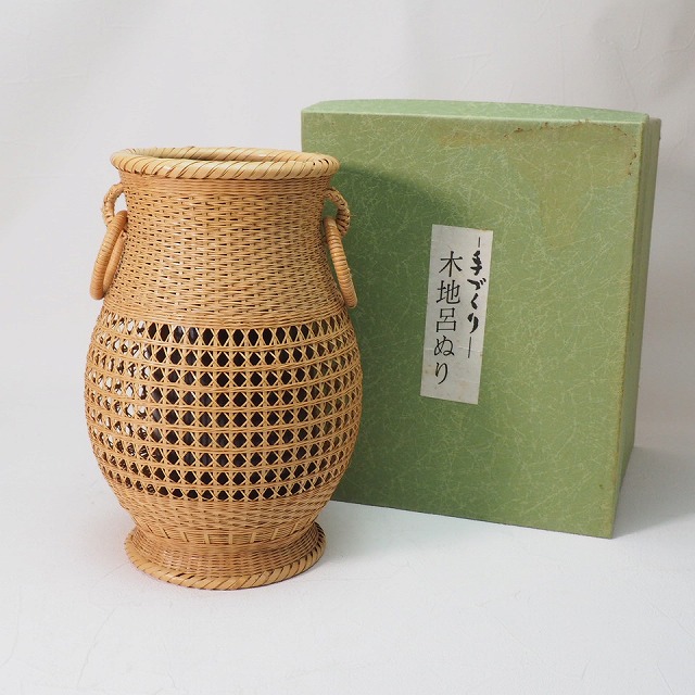時代物　明治大正期頃　陶磁器花瓶入り　華籠　趣がある竹細工　華道　骨董 大正から昭和初期の希少なアンティーク花籠