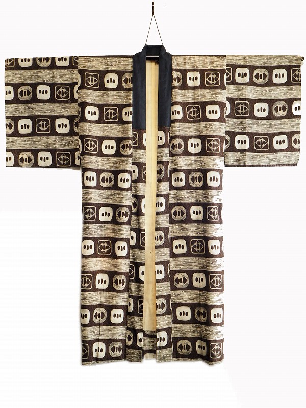日本刀 津液柄 文様 御召しものはだ着成人男性はだ着 0021 \u003cBR\u003e Japanese sword brim pattern Japanese vintage kimono underwea\u003cBR\u003e化織 古布 古裂 御召しもの 成人男性御召しもの