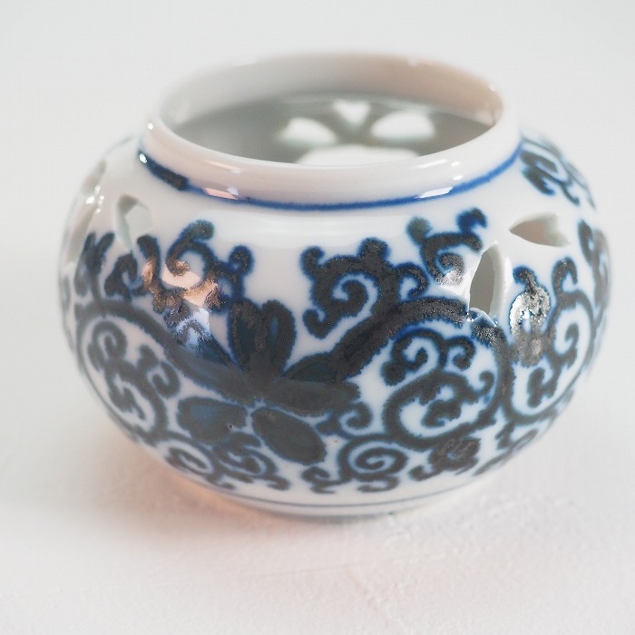 蔵出し　骨董品　古道具　酒器　染付手描き　花鳥　松竹梅　盃　お猪口　9個 伊万里 のぞき猪口 染付 覗 盃 おちょこ 酒器 窓絵 山水 福寿字