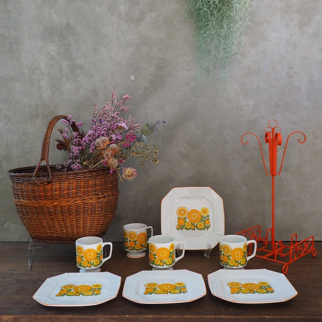 ポップな昭和レトロ マグカップとプレート ４セット 0034  陶磁器 コーヒーカップ 茶道具 茶道 茶会 抹茶 【中古】 JAPAN japanese antique vintage Niigata japanese traditional crafts coffee cup tea cup pottery