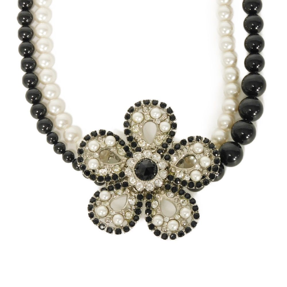 miu miu ロゴネックレス シルバー 新品未使用】MIU MIU ミュウミュウ ロゴネックレス シルバー