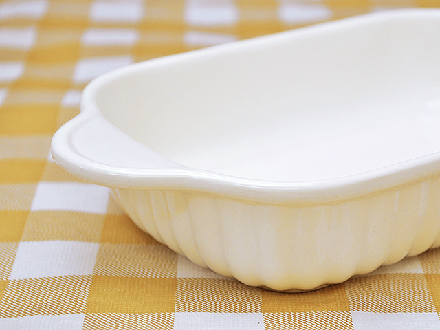【楽天市場】白釉ライン 長角グラタン皿 450cc 一人用 日本製 スクエア 四角 白色 耳付き おしゃれ オーブン対応 萬古焼 耐熱皿：食器