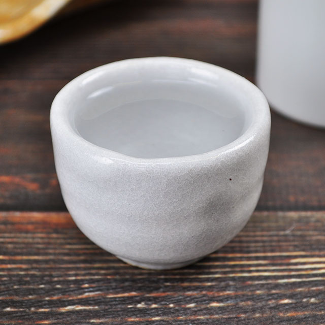 楽天市場】黒伊賀 おちょこ 60cc お猪口 盃 日本酒 熱燗 酒器 【在庫