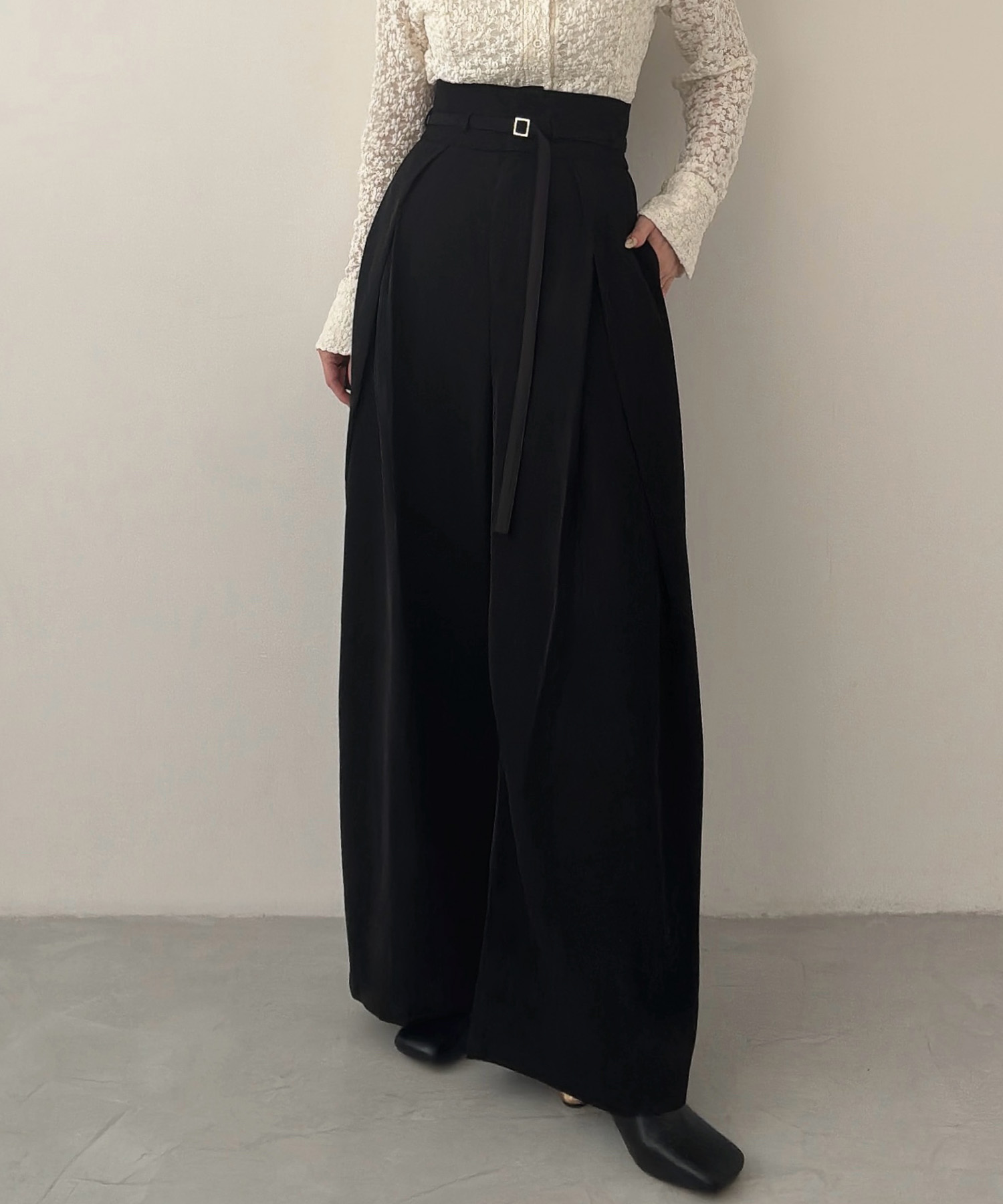 Meiru 細ベルトハイウエストタックワイドパンツ