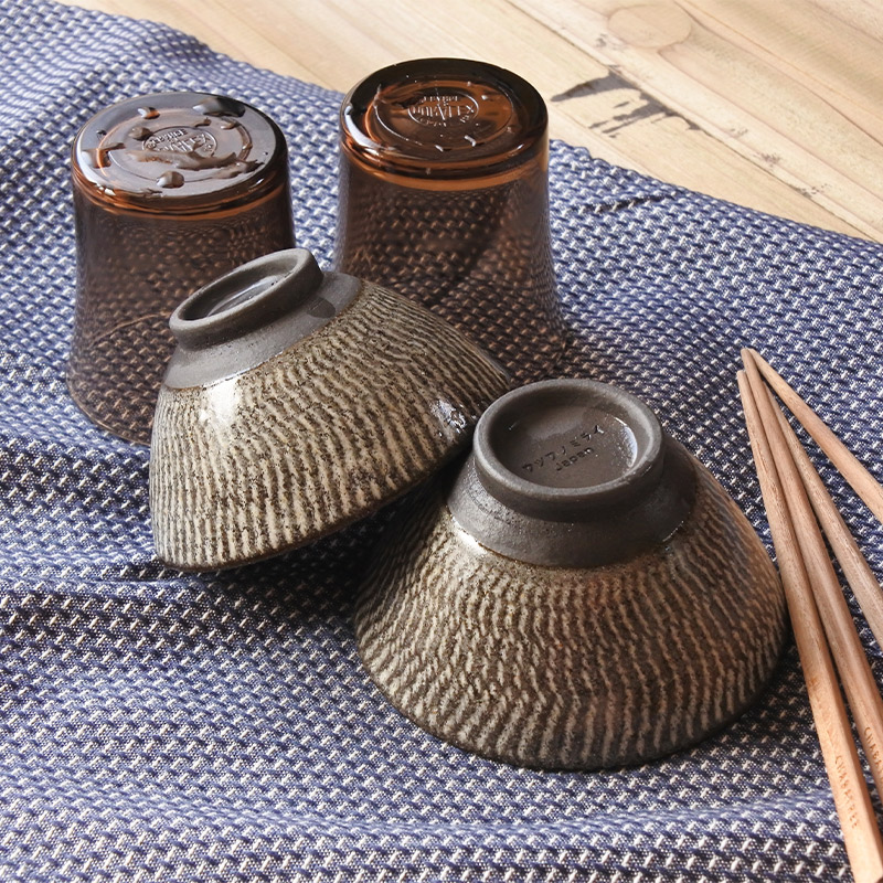 楽天市場 和食器 夫婦茶碗 お茶碗 おしゃれ 可愛い 北欧風 大小 ペア セット トチリ お茶わん ウツワノミライ 黒 ブラック 青 ブルー 食器洗浄機対応 電子レンジ対応 ｋ ｓ ｒａｉｎｂｏｗ