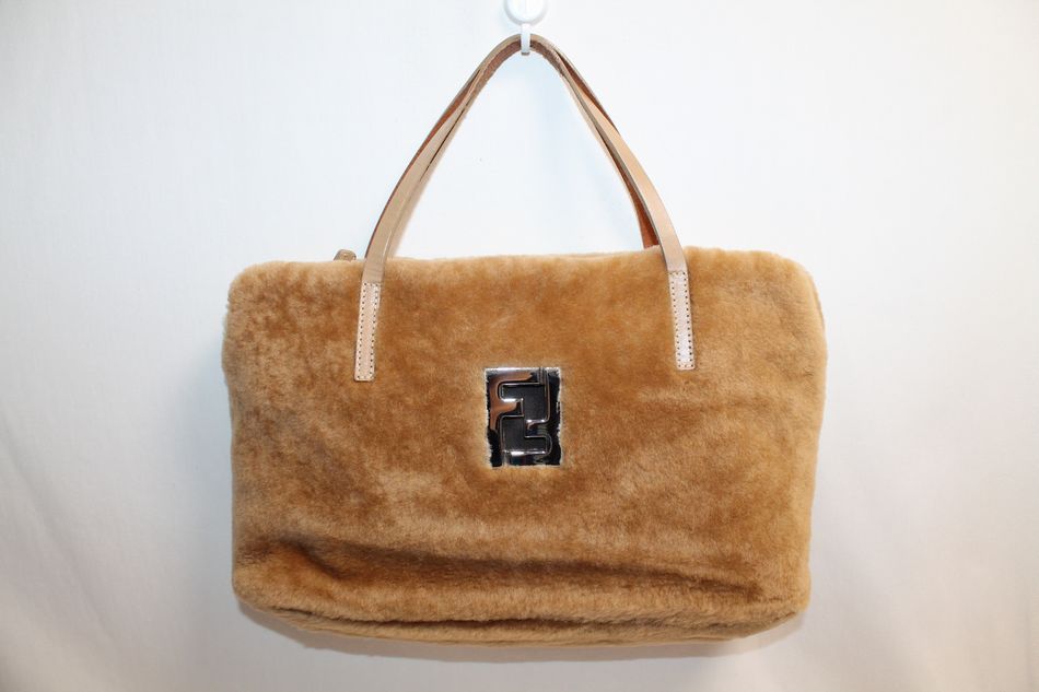 楽天市場】今だけ!! 値下げ! 希少品【FENDI】フェンディ リアルファー