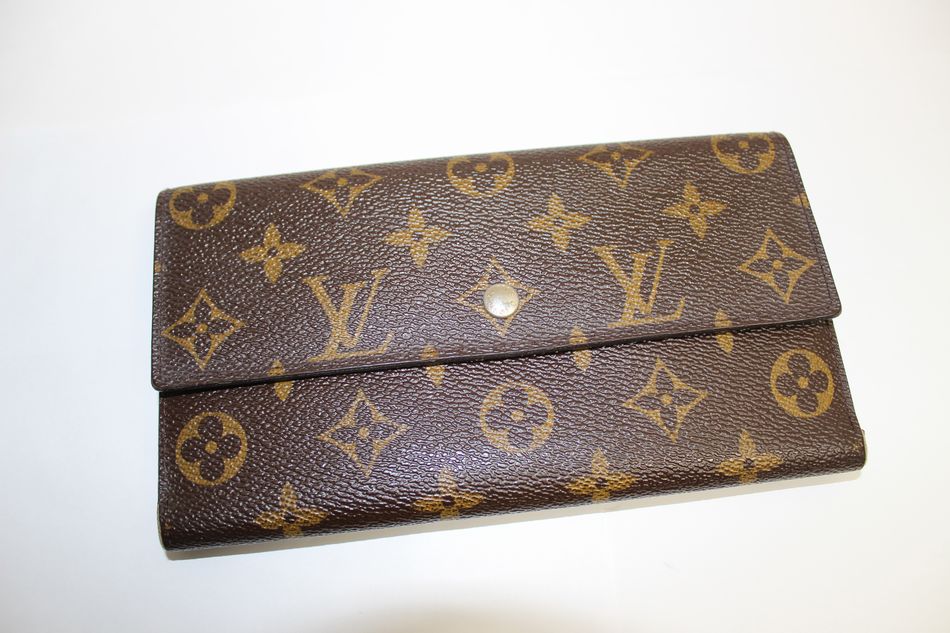 [中古] LOUIS VUITTON ポルトフォイユインターナショナル モノグラム M61217 三つ折り ホック付 長財布 メンズ レディース 男女兼用 ルイヴィトン USED品