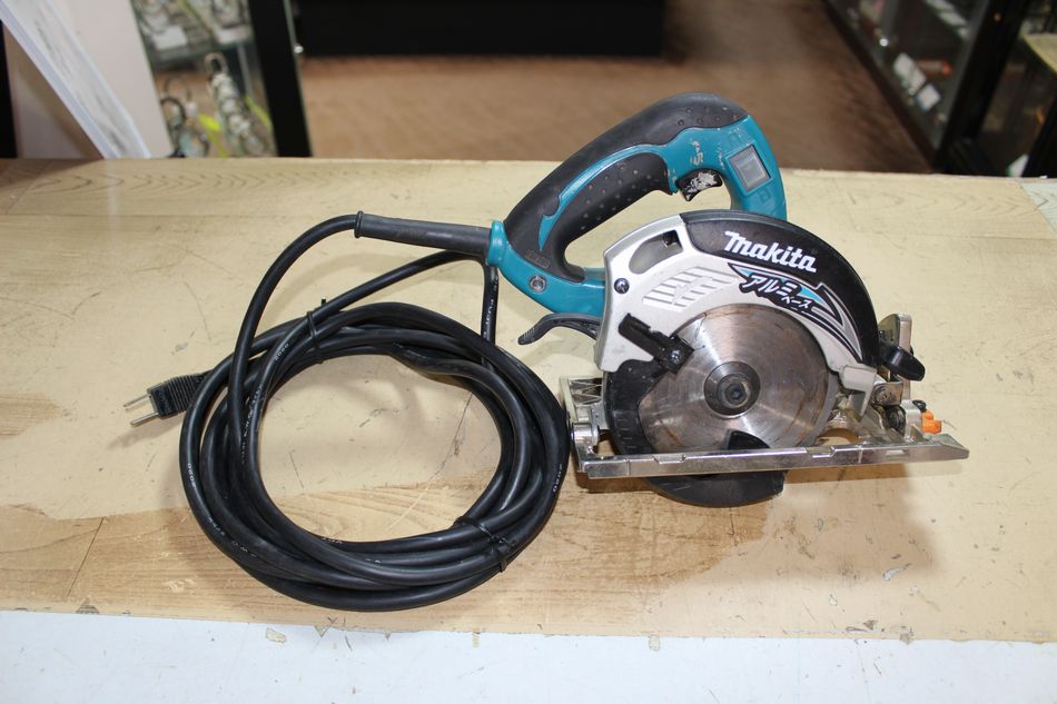 [中古] 動くこと品 makita 125粍 マルノコ 5230 2020年生み出すこと 軽銀軍事基地 丸ノコ 大工仕事用 超硬丸ノコ マキタ 電動物の具 USED品