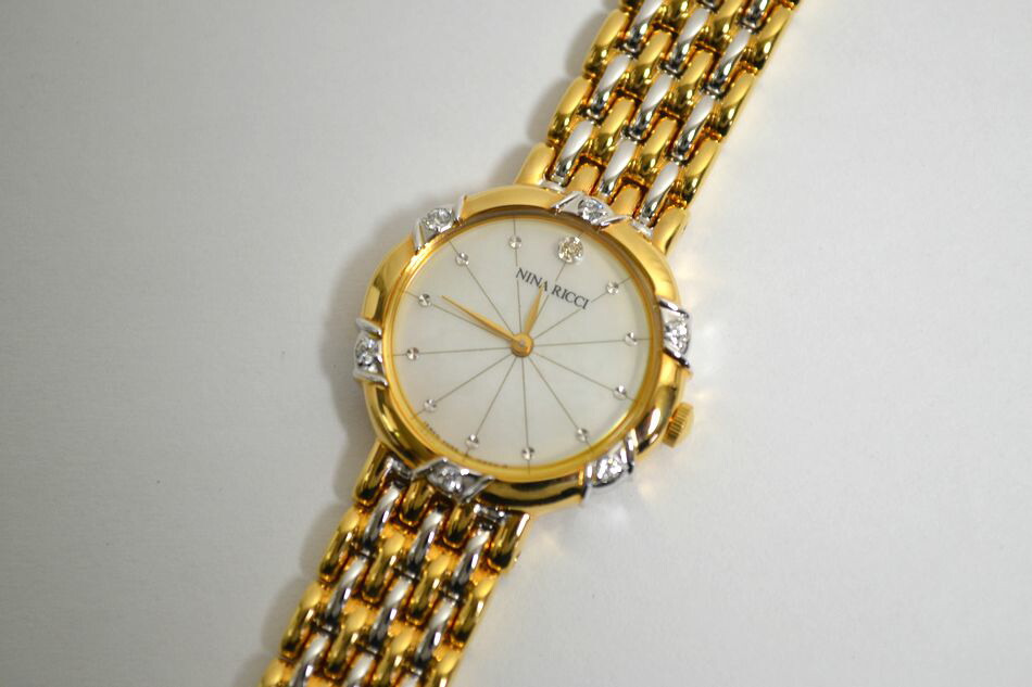 [中古] 動くこと品 NINA RICCI レディース ウォッチ 甲殻文字記号盤 伝達ルート石ころ 4N20-0300 2針 SS 亭主もち用 水晶 ゴールド系 ニナリッチ 中古 USED品 レディース腕時計-腕時計