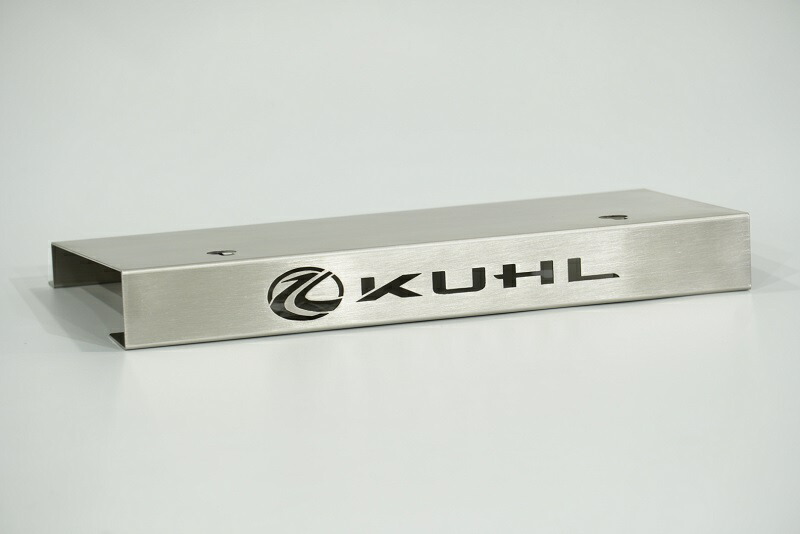【906 by KUHL】ナンバーステー KUHL RACING タイプ 角度付き 汎用 アクセサリー エクステリア オリジナル かっこいい 後付け カスタム クール クールレーシング グッズ ヘアライン 車 906 字光式 ナンバフレーム 同時装着